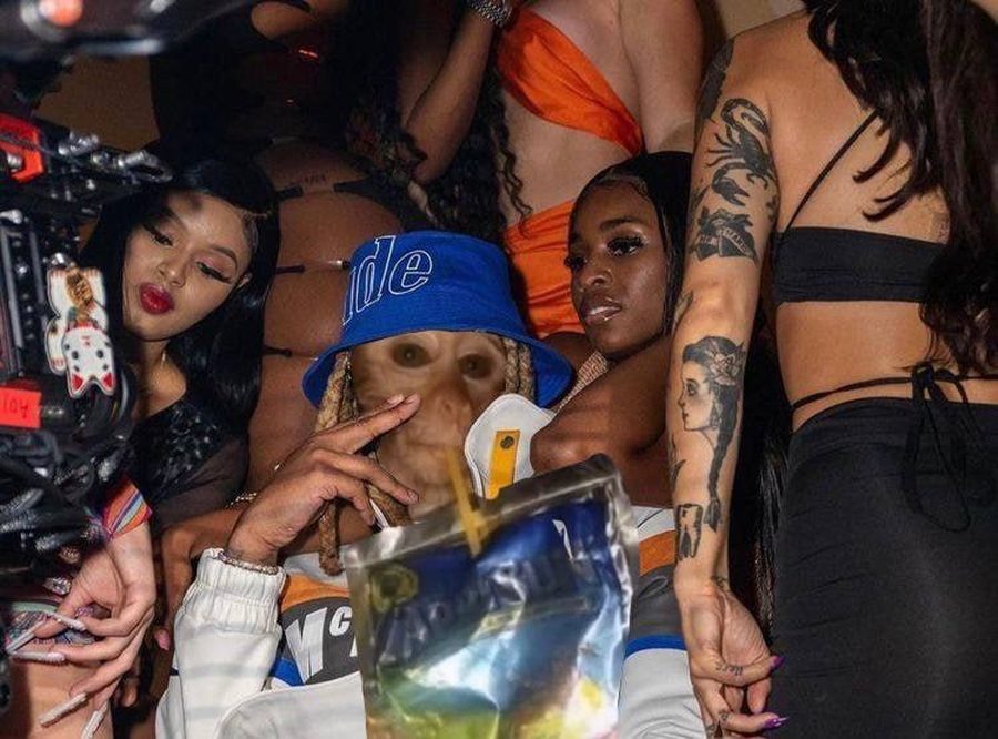 The monkey in a bucket hat on set
